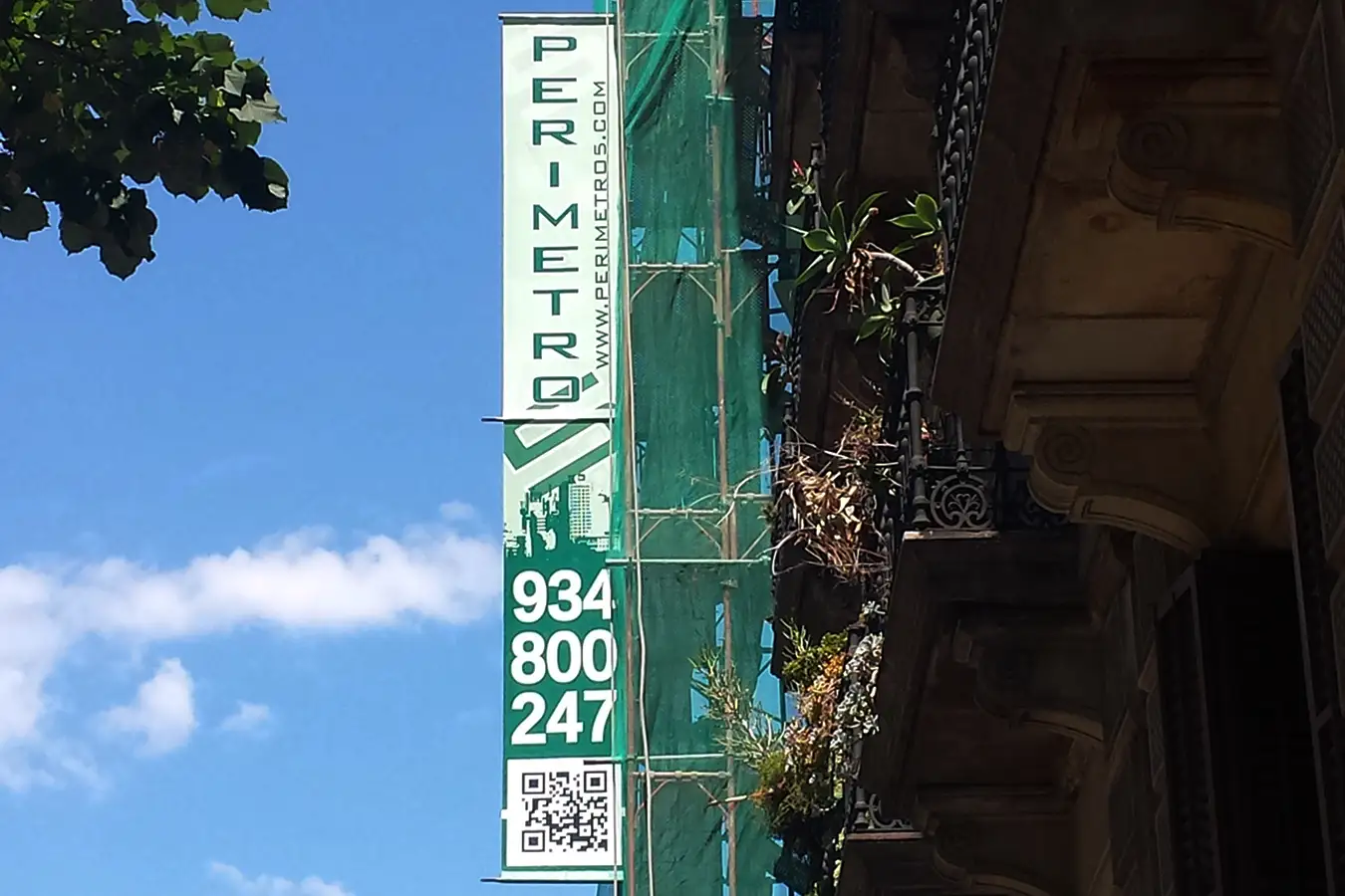 Diseño e imprenta de Banderolas para empresas de construcción